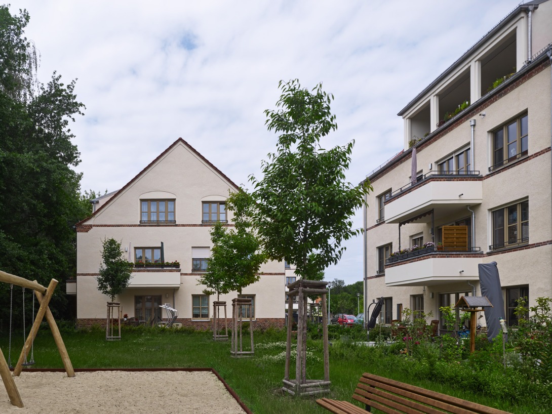 Wohnungsbau Schöneiche Stegeweg, Ansicht mit Spielplatz